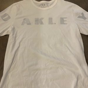Men’s Oakley T shirt
